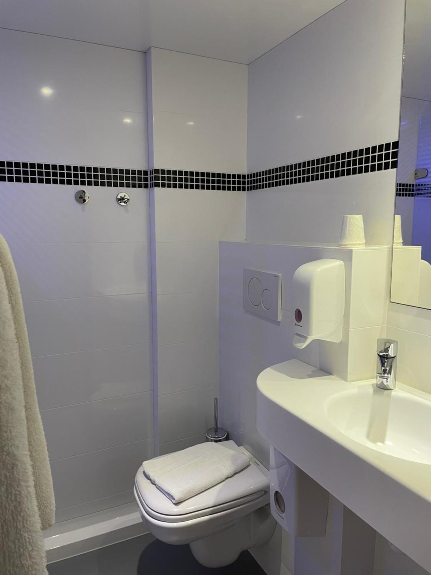 Brit Hotel Марвежол Стая снимка